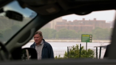 WHITE_COLLAR_-_E4X07_COMPROMISING_POSITIONS_323.jpg