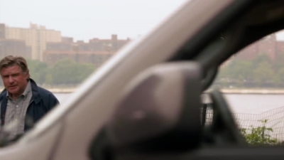 WHITE_COLLAR_-_E4X07_COMPROMISING_POSITIONS_328.jpg