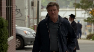 WHITE_COLLAR_-_E4X07_COMPROMISING_POSITIONS_381.jpg