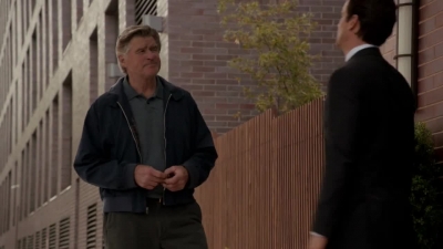 WHITE_COLLAR_-_E4X07_COMPROMISING_POSITIONS_414.jpg