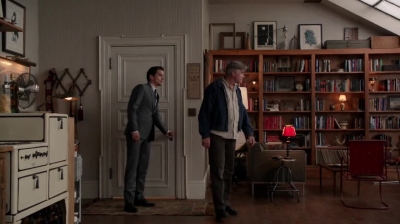 WHITE_COLLAR_-_E4X09_GLOVES_OFF_023.jpg