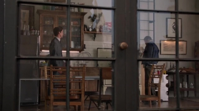 WHITE_COLLAR_-_E4X09_GLOVES_OFF_060.jpg