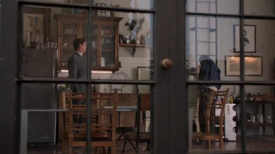 WHITE_COLLAR_-_E4X09_GLOVES_OFF_063.jpg