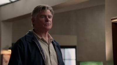 WHITE_COLLAR_-_E4X09_GLOVES_OFF_108.jpg