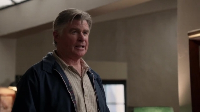 WHITE_COLLAR_-_E4X09_GLOVES_OFF_113.jpg