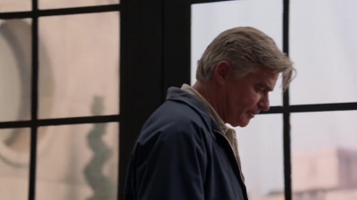 WHITE_COLLAR_-_E4X09_GLOVES_OFF_155.jpg