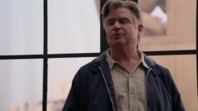 WHITE_COLLAR_-_E4X09_GLOVES_OFF_164.jpg