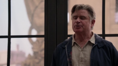 WHITE_COLLAR_-_E4X09_GLOVES_OFF_170.jpg