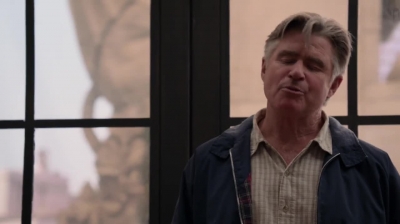 WHITE_COLLAR_-_E4X09_GLOVES_OFF_174.jpg