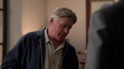 WHITE_COLLAR_-_E4X09_GLOVES_OFF_222.jpg