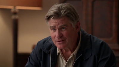WHITE_COLLAR_-_E4X09_GLOVES_OFF_308.jpg