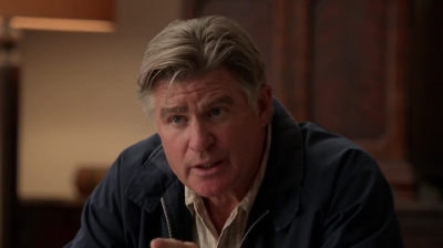 WHITE_COLLAR_-_E4X09_GLOVES_OFF_353.jpg