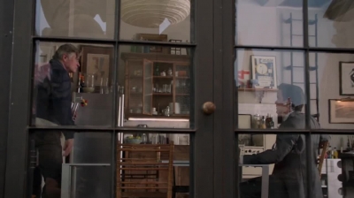 WHITE_COLLAR_-_E4X09_GLOVES_OFF_400.jpg