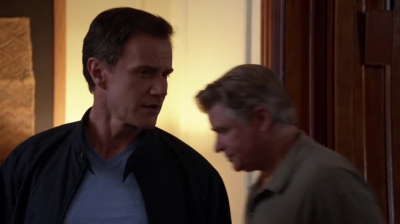 WHITE_COLLAR_-_E4X09_GLOVES_OFF_475.jpg