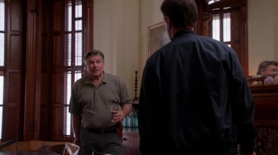 WHITE_COLLAR_-_E4X09_GLOVES_OFF_479.jpg