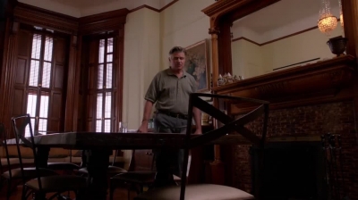 WHITE_COLLAR_-_E4X09_GLOVES_OFF_580.jpg