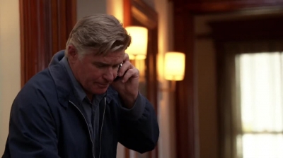 WHITE_COLLAR_-_E4X09_GLOVES_OFF_626.jpg