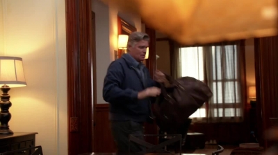 WHITE_COLLAR_-_E4X09_GLOVES_OFF_647.jpg