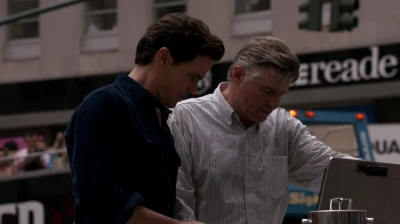 WHITE_COLLAR_-_E4X15_THE_ORIGINAL_550.jpg