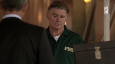 WHITE_COLLAR_-_E4X16_IN_THE_WIND_1423.jpg