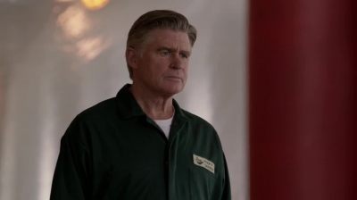 WHITE_COLLAR_-_E4X16_IN_THE_WIND_1465.jpg
