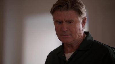 WHITE_COLLAR_-_E4X16_IN_THE_WIND_1531.jpg
