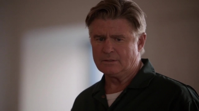 WHITE_COLLAR_-_E4X16_IN_THE_WIND_1537.jpg