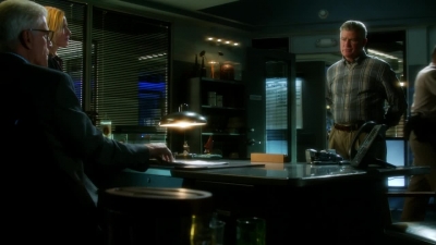 CSI_CRIME_SCENE_INVESTIGATION_-_E14X22_DEAD_IN_HIS_TRACKS_0100.jpg