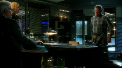 CSI_CRIME_SCENE_INVESTIGATION_-_E14X22_DEAD_IN_HIS_TRACKS_0105.jpg