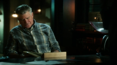 CSI_CRIME_SCENE_INVESTIGATION_-_E14X22_DEAD_IN_HIS_TRACKS_0379.jpg