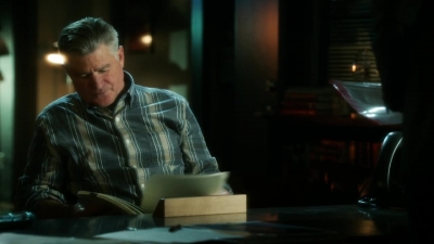 CSI_CRIME_SCENE_INVESTIGATION_-_E14X22_DEAD_IN_HIS_TRACKS_0380.jpg