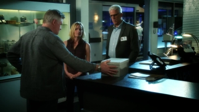 CSI_CRIME_SCENE_INVESTIGATION_-_E14X22_DEAD_IN_HIS_TRACKS_1145.jpg