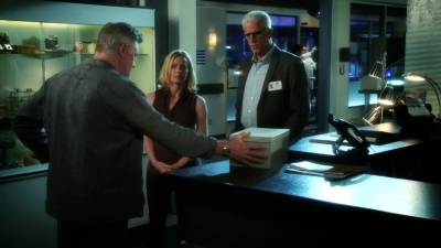 CSI_CRIME_SCENE_INVESTIGATION_-_E14X22_DEAD_IN_HIS_TRACKS_1146.jpg