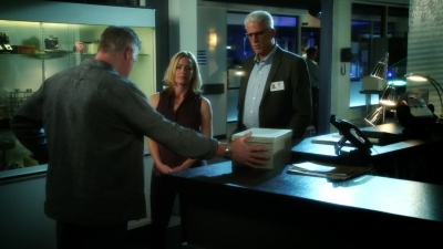 CSI_CRIME_SCENE_INVESTIGATION_-_E14X22_DEAD_IN_HIS_TRACKS_1147.jpg