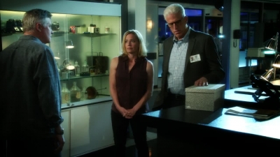 CSI_CRIME_SCENE_INVESTIGATION_-_E14X22_DEAD_IN_HIS_TRACKS_1151.jpg