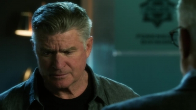 CSI_CRIME_SCENE_INVESTIGATION_-_E14X22_DEAD_IN_HIS_TRACKS_1260.jpg