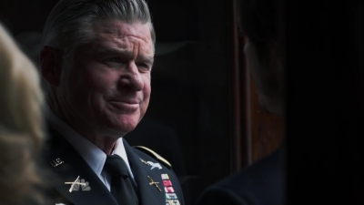 AMERICAN_ODYSSEY_-_E1X04_TANGO_UNIFORM_144.jpg