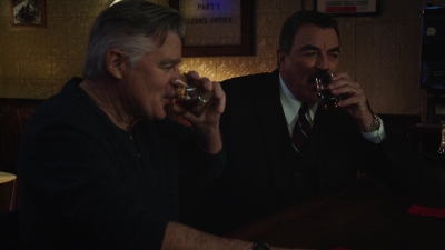 BLUE_BLOODS_-_E9X17_TWO_FACED_075.jpg