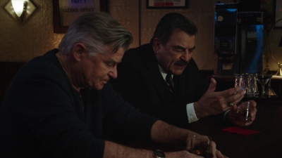 BLUE_BLOODS_-_E9X17_TWO_FACED_152.jpg