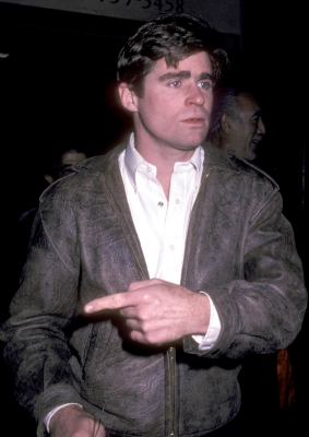 11131983_-_Some_Men_Need_Help_Off-Broadway_Play_Performance_001.jpg