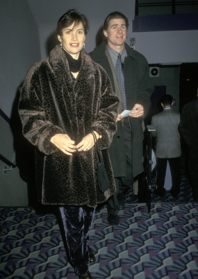 11131983_-_Some_Men_Need_Help_Off-Broadway_Play_Performance_003.jpg