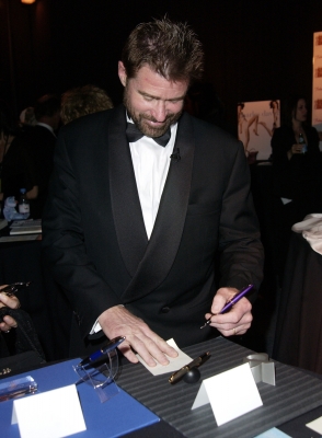 03092003_-_Ninth_Annual_Screen_Actors_Guild_Awards_-_Backstage_007.jpg