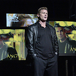 05132003_-_2003_The_WB_Upfront_Presentation_002.jpg
