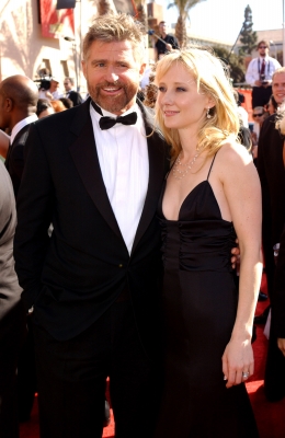 09192004_-_The_56th_Annual_Primetime_Emmy_Awards_-_Arrivals_022.jpg