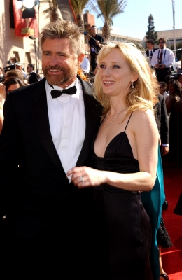 09192004_-_The_56th_Annual_Primetime_Emmy_Awards_-_Arrivals_029.jpg