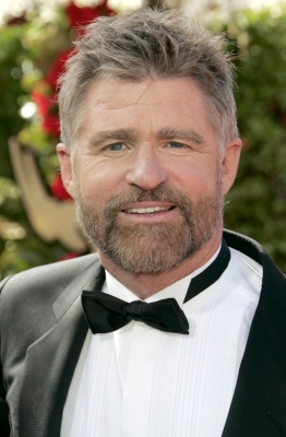 09192004_-_The_56th_Annual_Primetime_Emmy_Awards_-_Arrivals_034.jpg