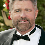 09192004_-_The_56th_Annual_Primetime_Emmy_Awards_-_Arrivals_034.jpg