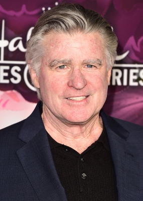 01132018_-_Hallmark_Channel_And_Hallmark_Winter_2018_TCA_Press_Tour_-_Red_Carpet_008.jpg