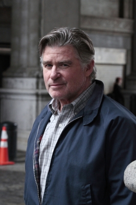 E4X01_-_COMPROMISING_POSITIONS_STILLS__001.jpg