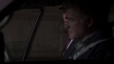 WHITE_COLLAR_-_E4X07_COMPROMISING_POSITIONS_017.jpg